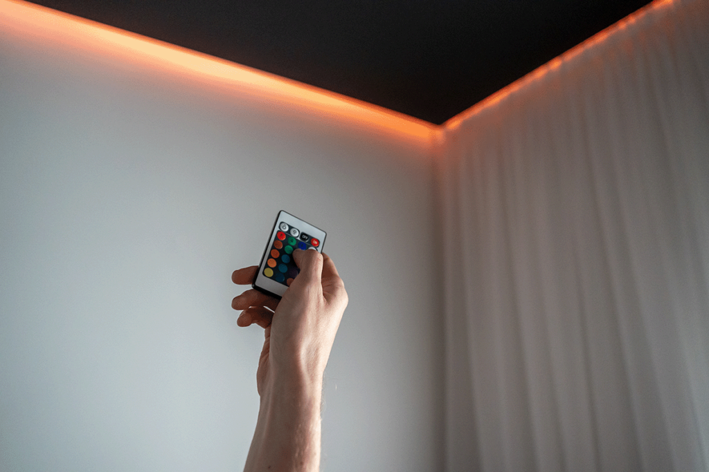RGB LED Funktion durch eine Fernbedienung zum Steuern von LED Streifen in einem Raum
