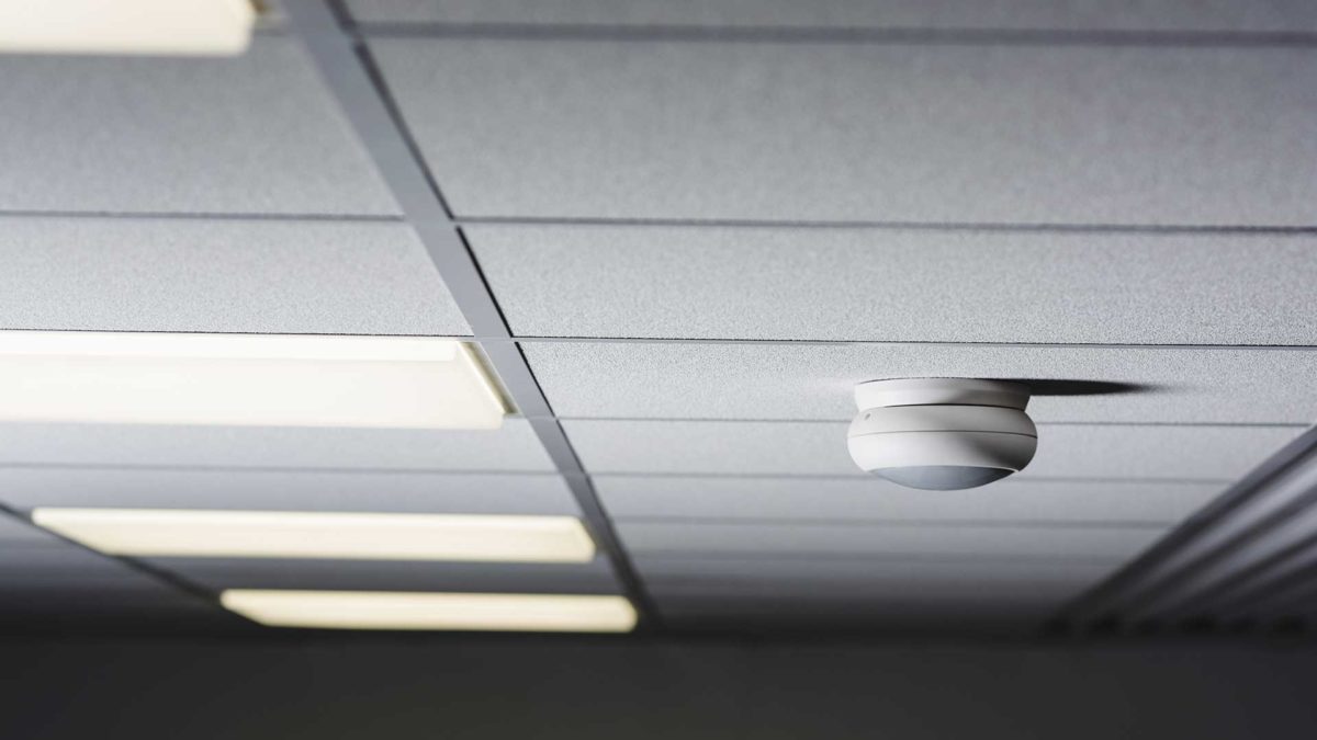 LED Sensor Licht mit Bewegungsmelder an der Bürodecke