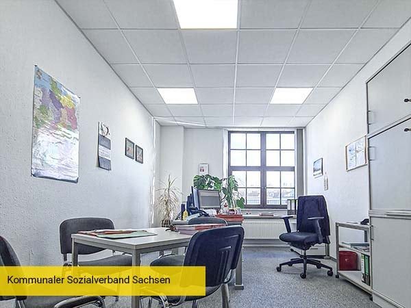kleines Büro mit LED Bürobeleuchtung
