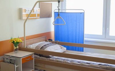gute Beleuchtung für Krankenhaus leeres Zimmer mit Bett