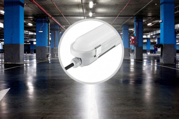 Feuchtraumwanne, Langfeldleuchte, LED Langfeldleuchte, LED Feuchtraumwanne, LED Leuchte, Leuchten, Licht für Industrie, LED Werkstatt, Lampe Werkstatt, Lampe Industrie, Industriebeleuchtung, Werkstatt Beleuchtung, Parkhaus Beleuchtung, Gewerbe Beleuchtung, Licht Parken, SAXONiA | LICHT Chemnitz